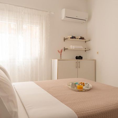 Elio A 1Bdr Apt With Garden 1 Min From The Beach By Hospi Heraklion  ภายนอก รูปภาพ